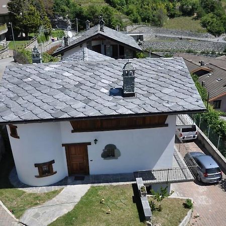Villa La Tour Нус Екстериор снимка