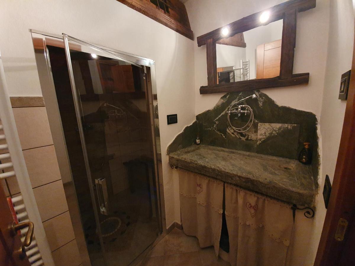 Villa La Tour Нус Екстериор снимка