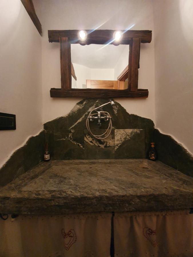 Villa La Tour Нус Екстериор снимка