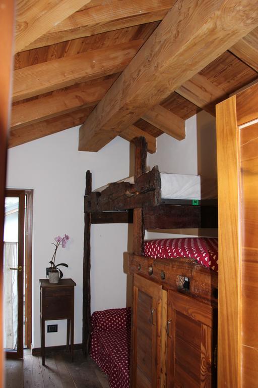 Villa La Tour Нус Екстериор снимка