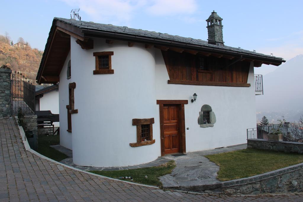 Villa La Tour Нус Екстериор снимка